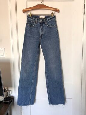 Abercrombie & Fitch High Rise “The ‘90s Relaxed Jean”